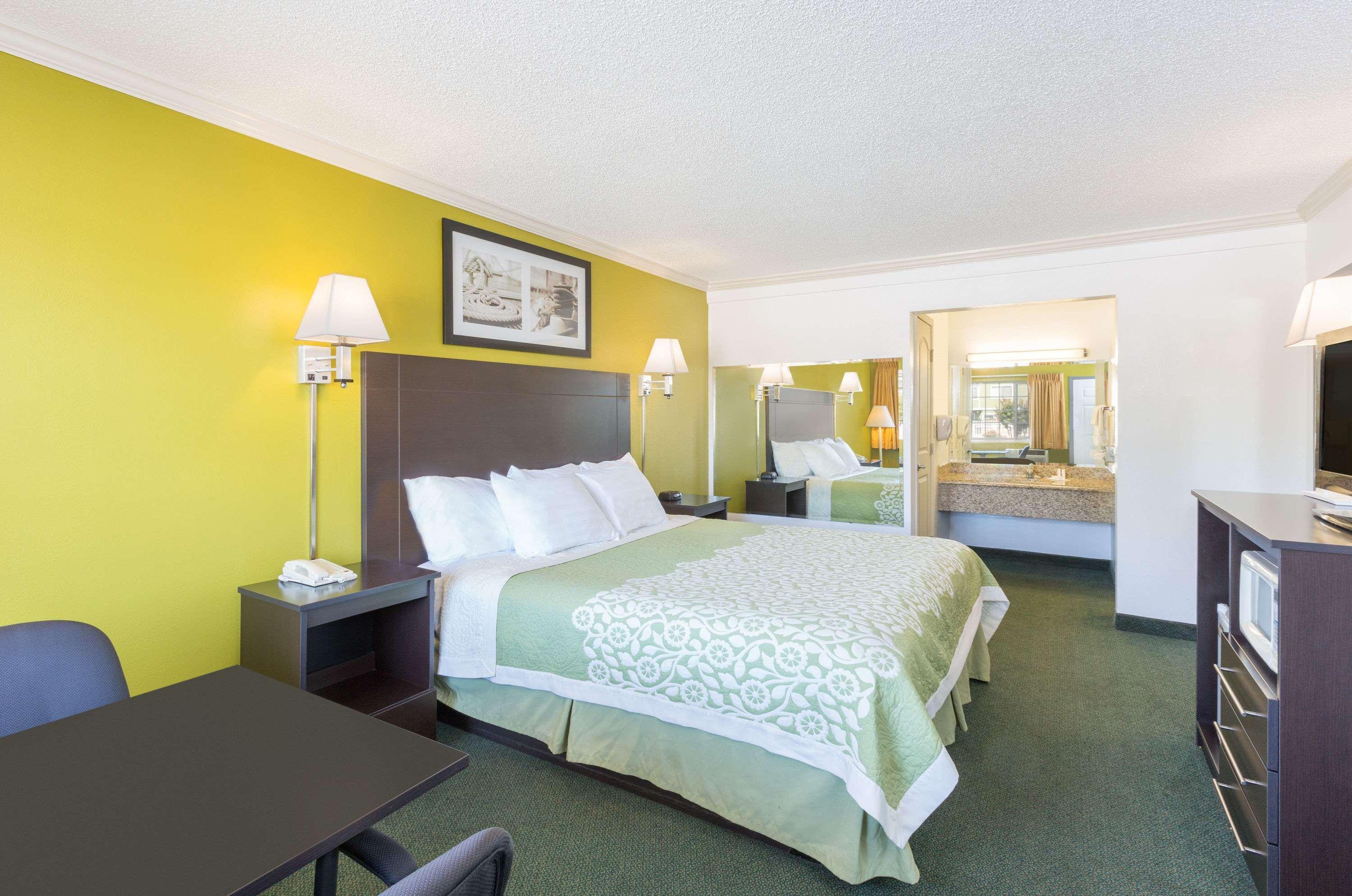 Days Inn By Wyndham King City Kültér fotó