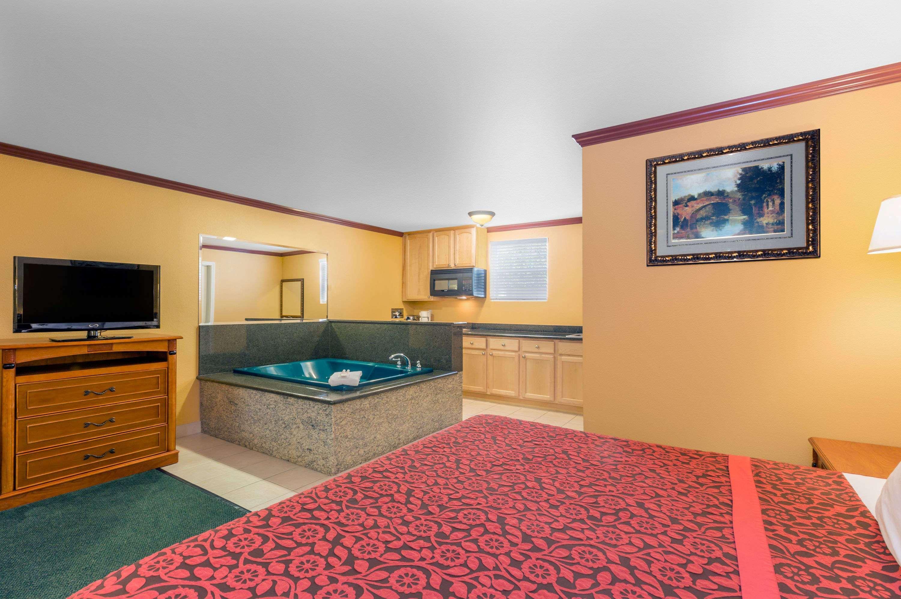 Days Inn By Wyndham King City Kültér fotó