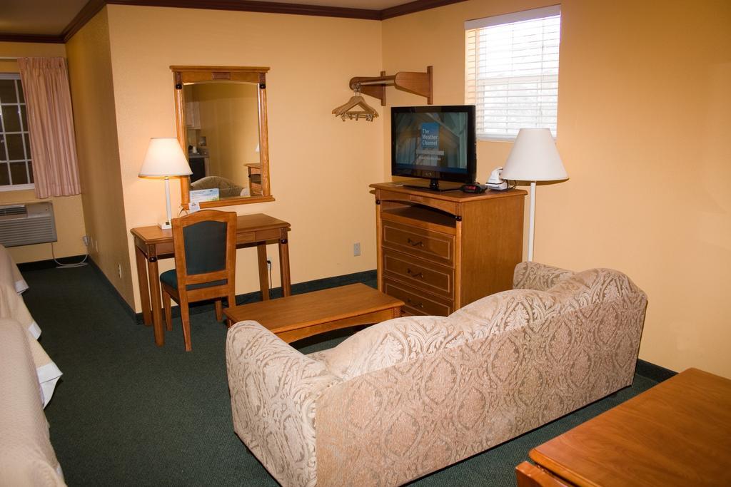 Days Inn By Wyndham King City Kültér fotó
