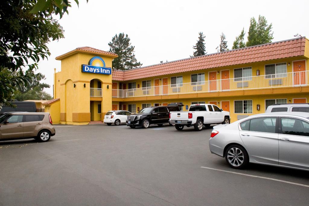 Days Inn By Wyndham King City Kültér fotó